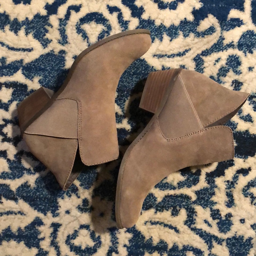Me Too Like New Taupe Suede Zoey Booties size 10